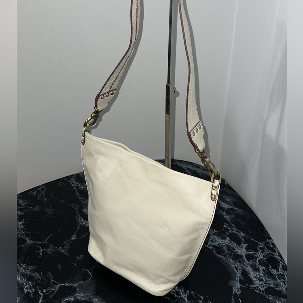 HOBO Flare Shoulder Bag in Latte 100% Genuine Leather Handbag AUTHENTIC
